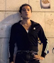 شب‌گردی نوید محمدزاده در خیابان‌های تهران