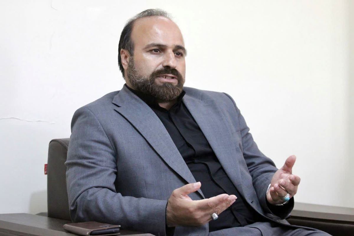  کری دردسرساز خرم آبادی ها؛ اعتراض شدید هواداران استقلال به شهردار + عکس