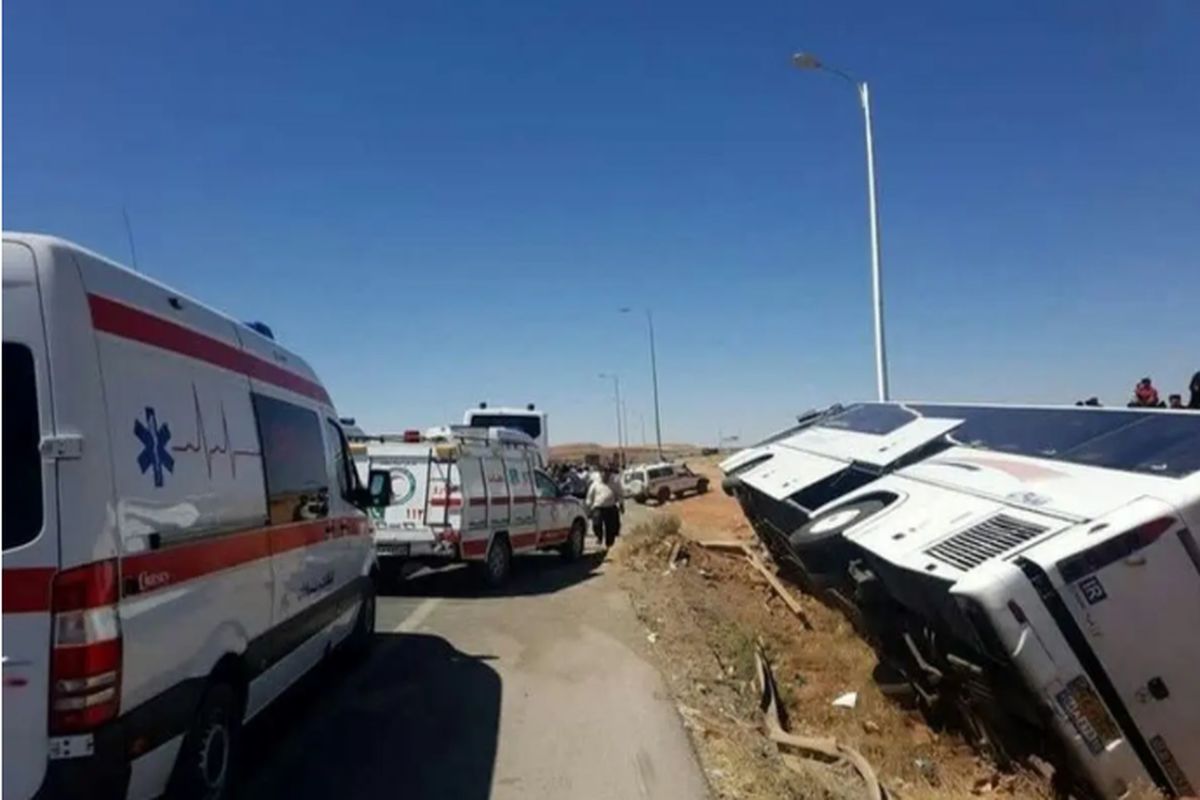 اعلام جزئیات حادثه هولناک اتوبوس حامل دانش‌آموزان در جاده قزوین