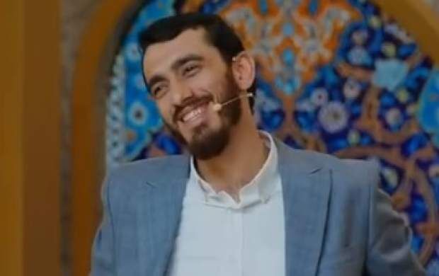 شعرخوانی مهدی رسولی در نماز عید فطر درباره مشکلات اقتصادی + عکس