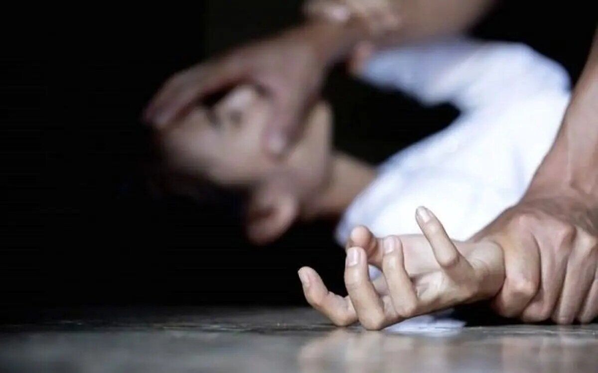 زن ۴۳ ساله؛ هر چه به پسر جوان التماس کردم تا به حال ازدواج نکرده‌ام، فایده‌‌ای نداشت!