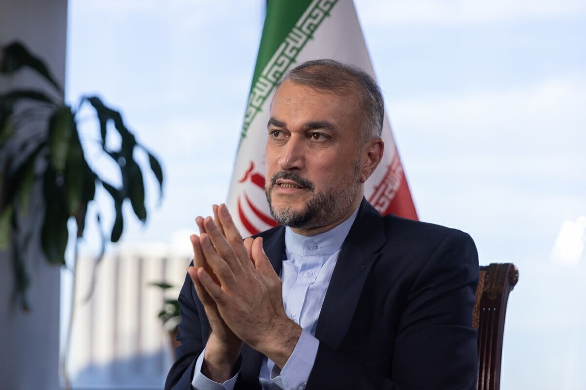 وزیر امور خارجه: درخواست غربی‌ها در مورد «وعده صادق»، این بود که اگر می‌خواهید بزنید، محکم نزنید/ هر زمان گروسی تحت تاثیر فشار‌های بیرونی قرار گرفته، حواشی ایجاد شده است/ گفت وگوی خوبی با وزیر خارجه مصر داشتیم	
