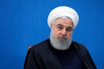 تصویری کمتر دیده شده از هم‌نشینی حسن روحانی و علی لاریجانی در مراسم بزرگداشت شهید رئیسی 

