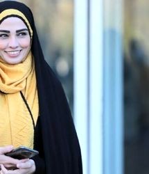 استایل لندنی سیما خضرآبادی «بازیگر بچه مهندس» در یک مهمانی چای!