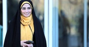 استایل لندنی سیما خضرآبادی «بازیگر بچه مهندس» در یک مهمانی چای!