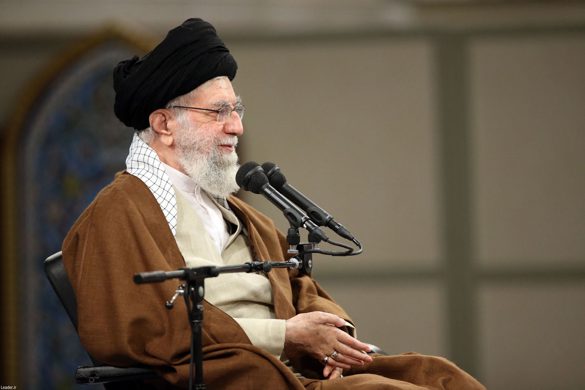 رهبر انقلاب: جامعه کارگری اعتراض دارد/ ثروت‌های بادآورده متوقف شود