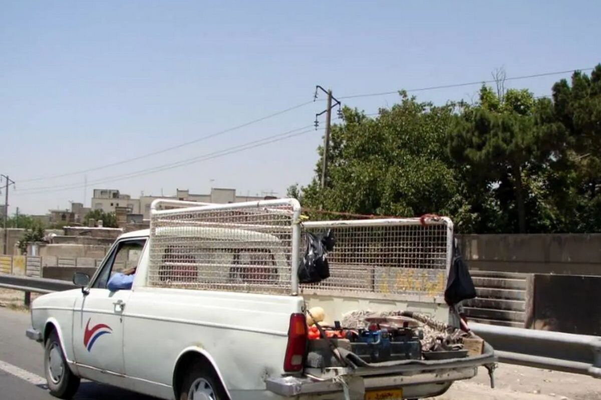 خلاقیت جالب و خنده دار راننده وانت در پشت ماشینش