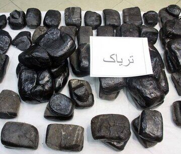 کشف مواد مخدر جاسازی‌شده در «کفش» دو تبعه افغان/ عکس

