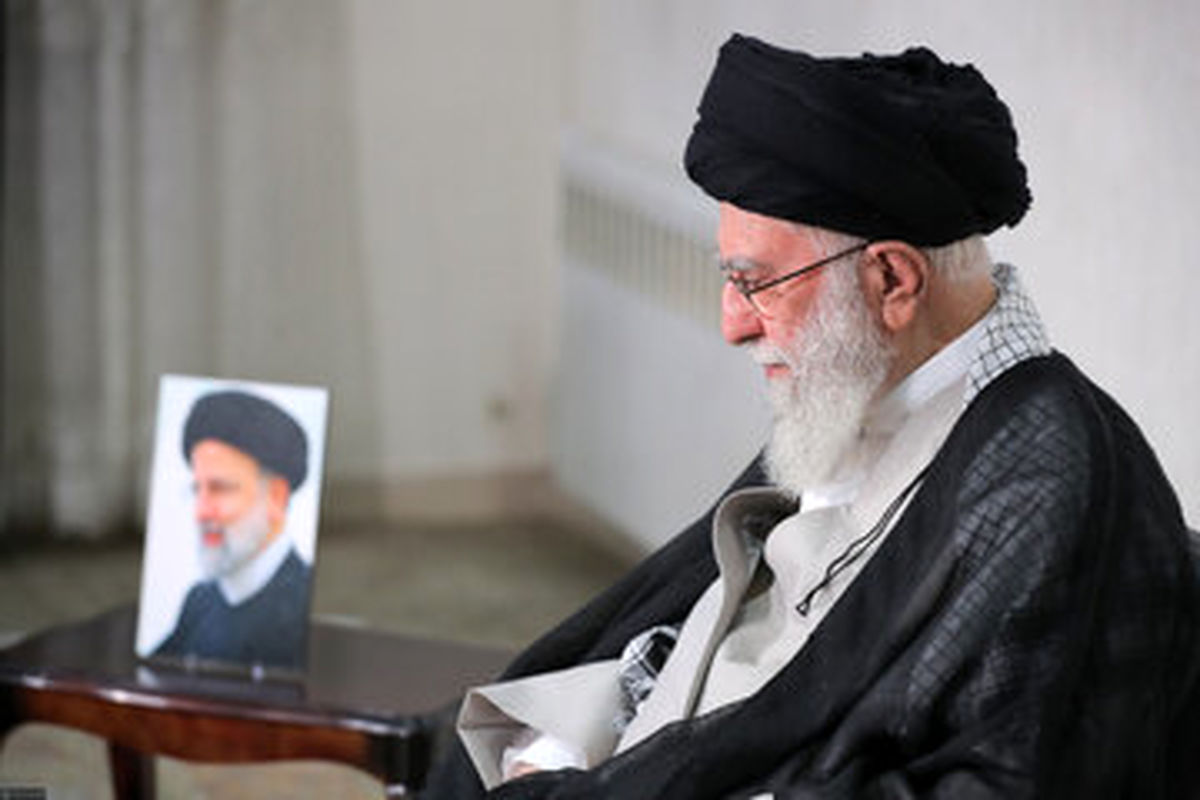 عکس جدید و غم انگیز از جمیله علم الهدی در منزلشان بعد از شهادت همسرش، ابراهیم رئیسی