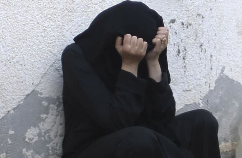کار شرم‌آوری که رمال شیطان‌صفت با دختر عاشق کرد