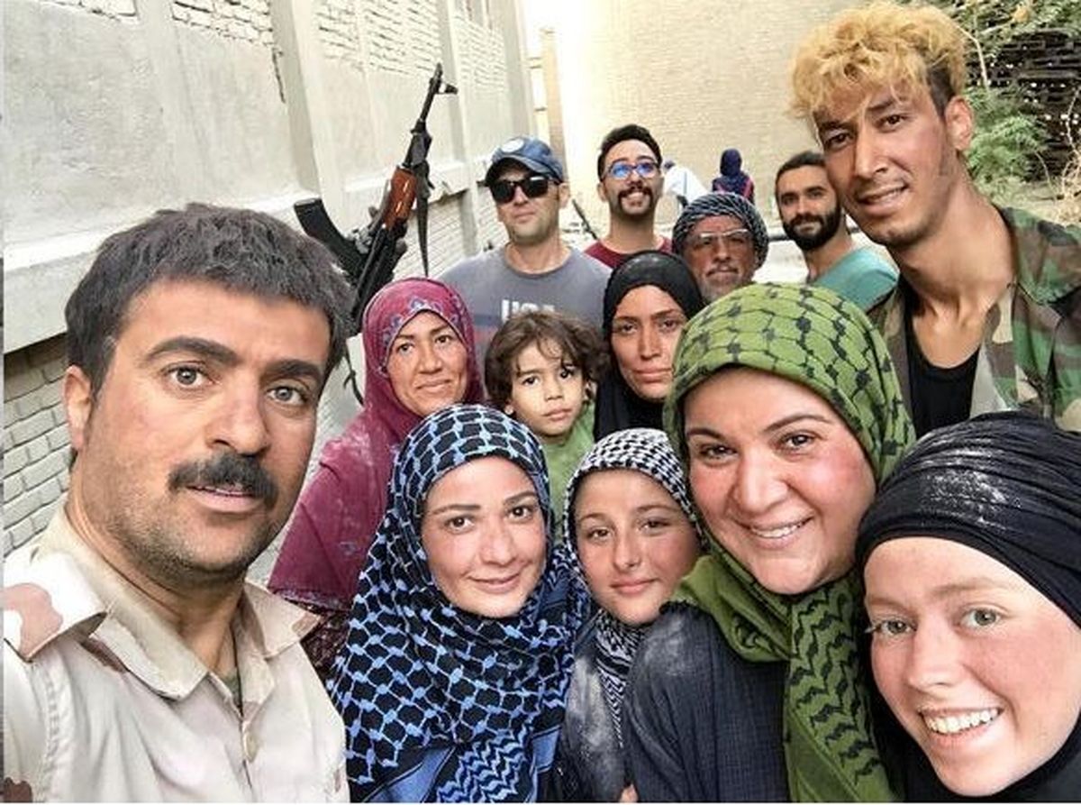  «سارا و نیکا سریال پایتخت در کنار مادرشان»/ عکس