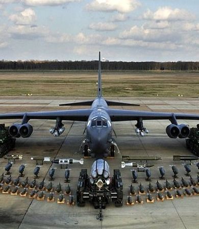 ورود بمب‌افکن‌های سنگین B-۵۲ آمریکا به پایگاه در قطر
