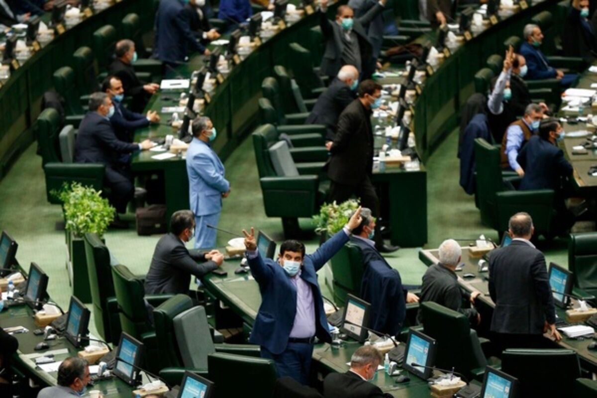 جمع آوری امضا در مجلس برای استیضاح وزیر بهداشت