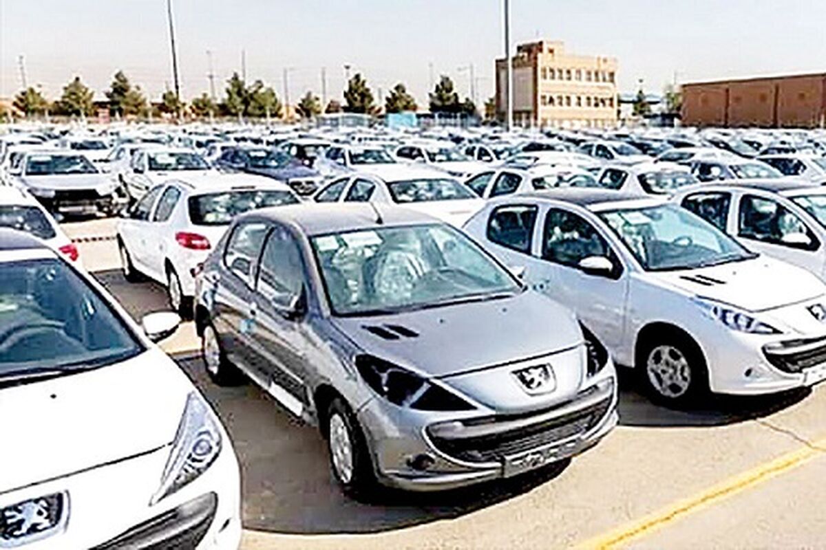 قیمت خودرو در بازار آزاد امروز شبه ۸ دی ۱۴۰۳ +جدول