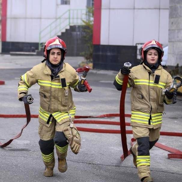 ورود نخستین گروه زنان به آتش‌نشانی تهران