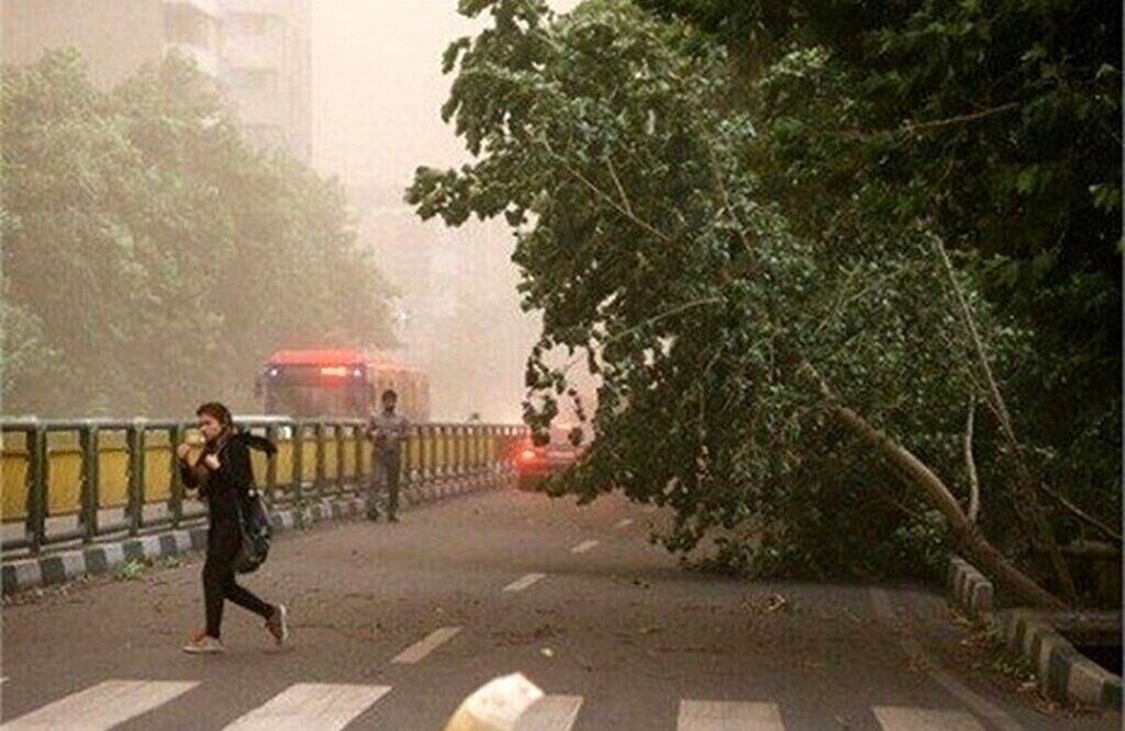 طوفان‌ و رعد و برق در راه تهران