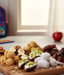۷ میان‌وعده انرژی‌زا و سالم با خرما برای زنگ تفریح بچه ها