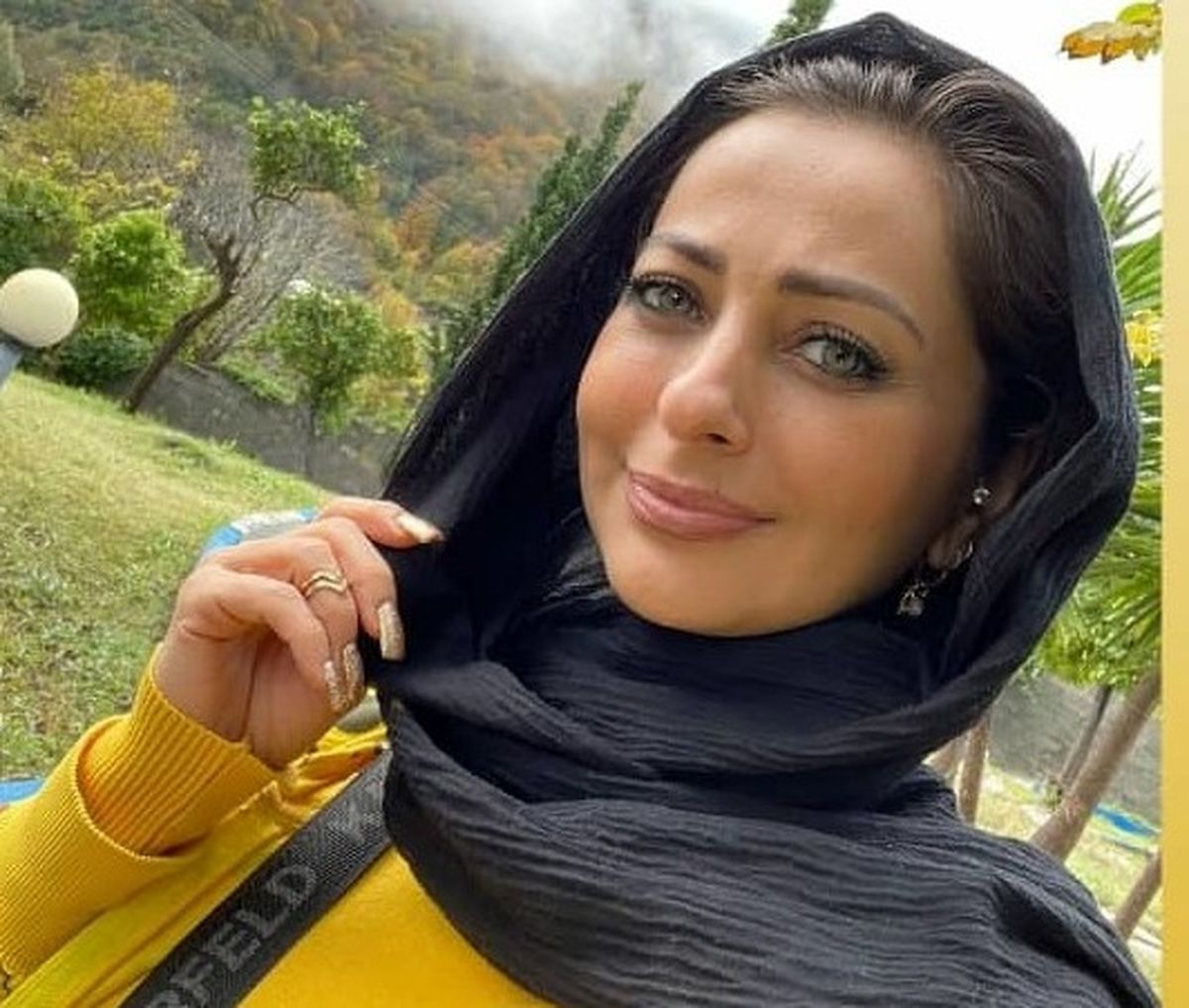 تیپ متفاوت نفیسه روشن با چادر مشکی/ عکس 
