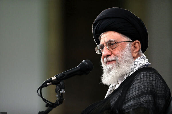 رهبرمعظم انقلاب: دشمن هیچ غلطی نمی‌تواند بکند
