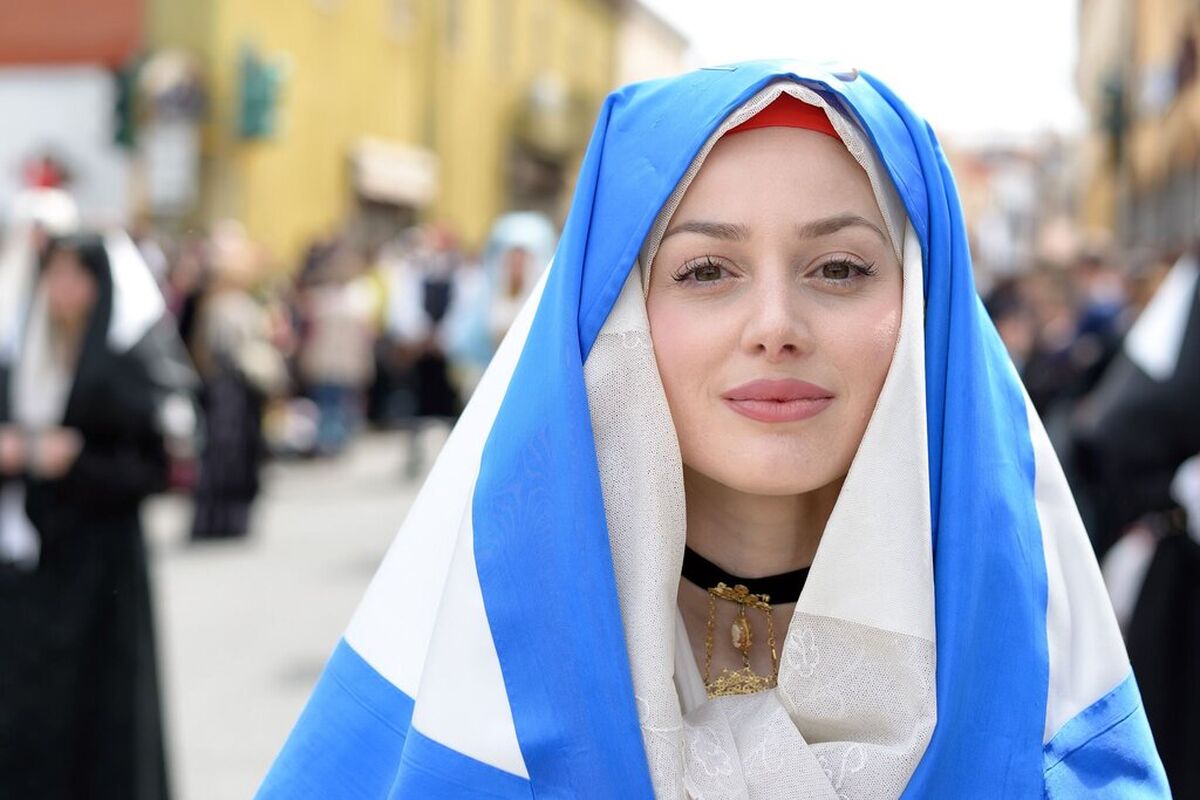 پوشش سنتی و جذاب زنان اروپایی