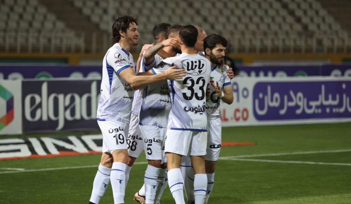 قهرمانی احتمالی استقلال در غیاب هواداران!