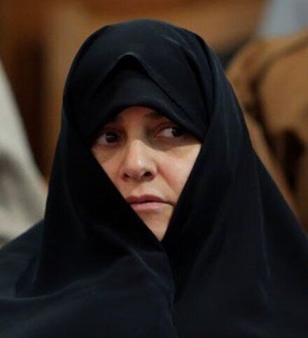 فیلمی منتشر نشده از گریه‌های دردناک جمیله علم‌الهدی در دیدار با همسر شهیدش

