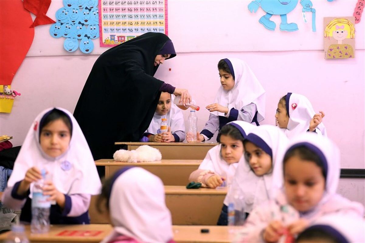 آغاز واریز حقوق فروردین معلمان و فرهنگیان/ زمان اعمال افزایش حقوق معلمان اعلام شد