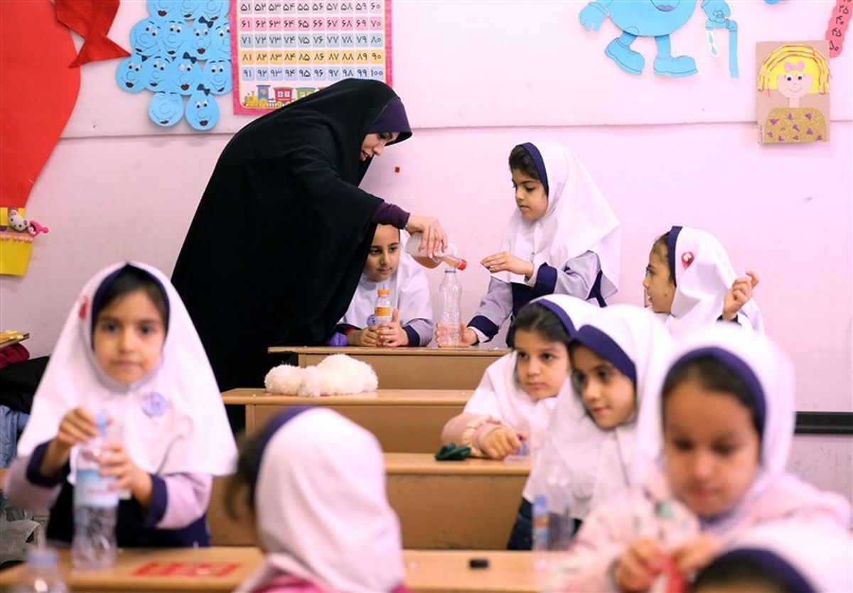 معلمان منتظر افزایش حقوق 7 میلیونی باشند/ احتمال رتبه‌بندی معلمان غیرانتفاعی