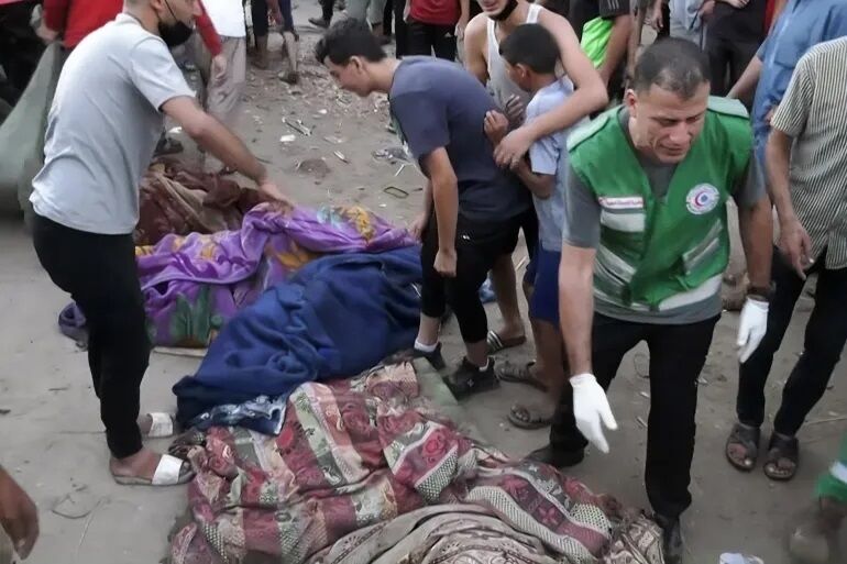  تصاویری غم انگیز از ۱۰۰ کشته در حمله صبح امروز اسرائیل به آوارگان غزه