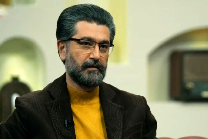 خداحافظی احساسی امیرحسین مدرس با پسرش موقع مهاجرت/ فیلم