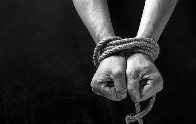 تعرض وحشیانه هولناک ۷ جوان شرور به دختر نوجوان