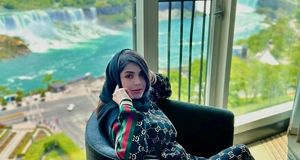 «باران» سریال آوای باران در حال خوشگذرانی کنار آبشار نیاگارا