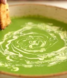 طرز تهیه سوپ اسفناج؛ گزینه مقوی و دلپذیر برای سفره‌های پاییز