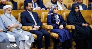 «آرزو احمدوند» همسر عراقچی در آیین پایانی جایزه جهانی امام خمینی