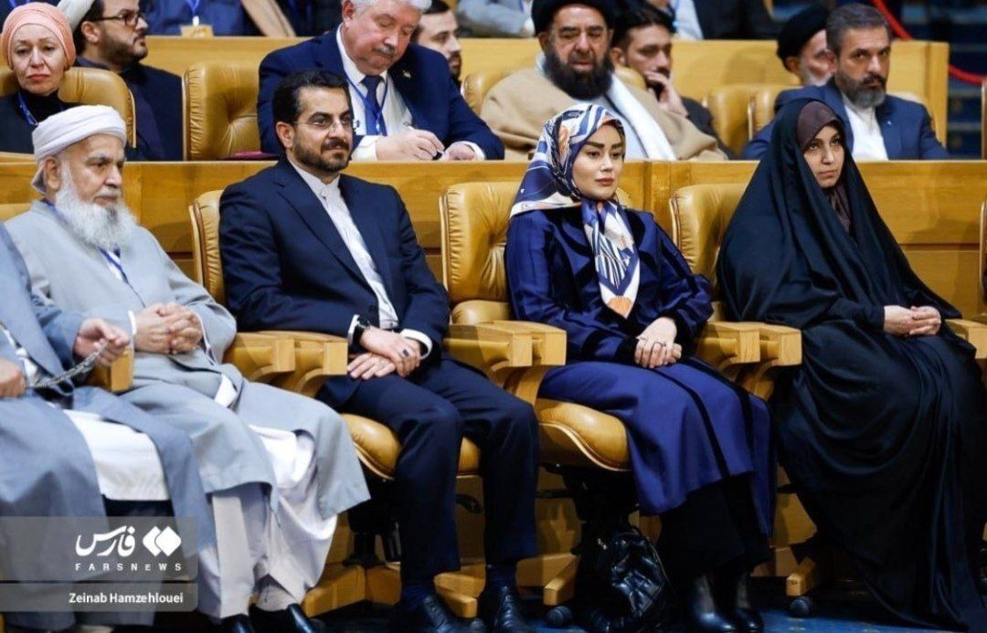 «آرزو احمدوند» همسر عراقچی در آیین پایانی جایزه جهانی امام خمینی