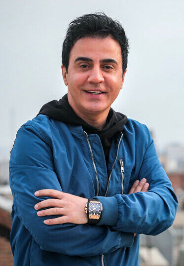 رقص هندی و خوانندگی عمو پورنگ در دبی!