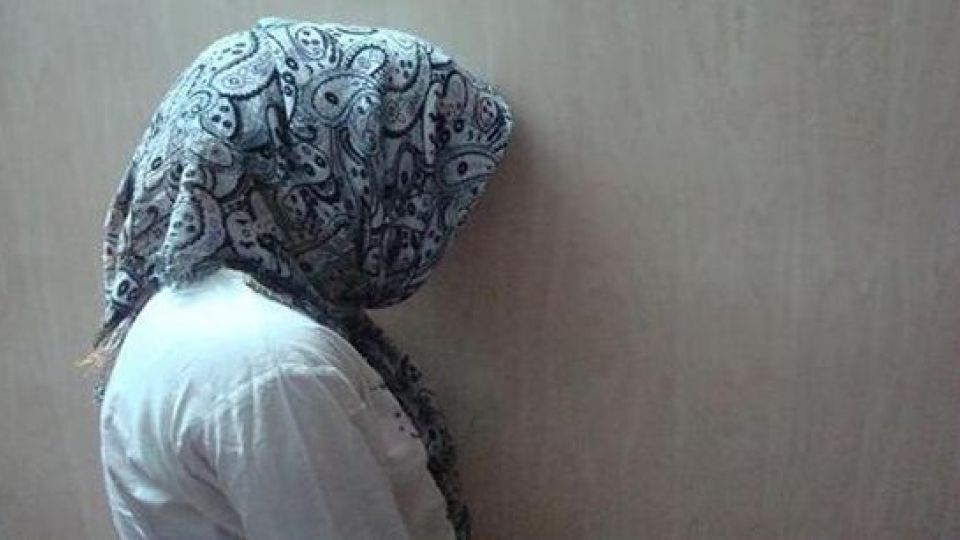 زن جوان که از هرزه بازی‌های شوهرش به تنگ آمده بود یک کار عجیب کرد!