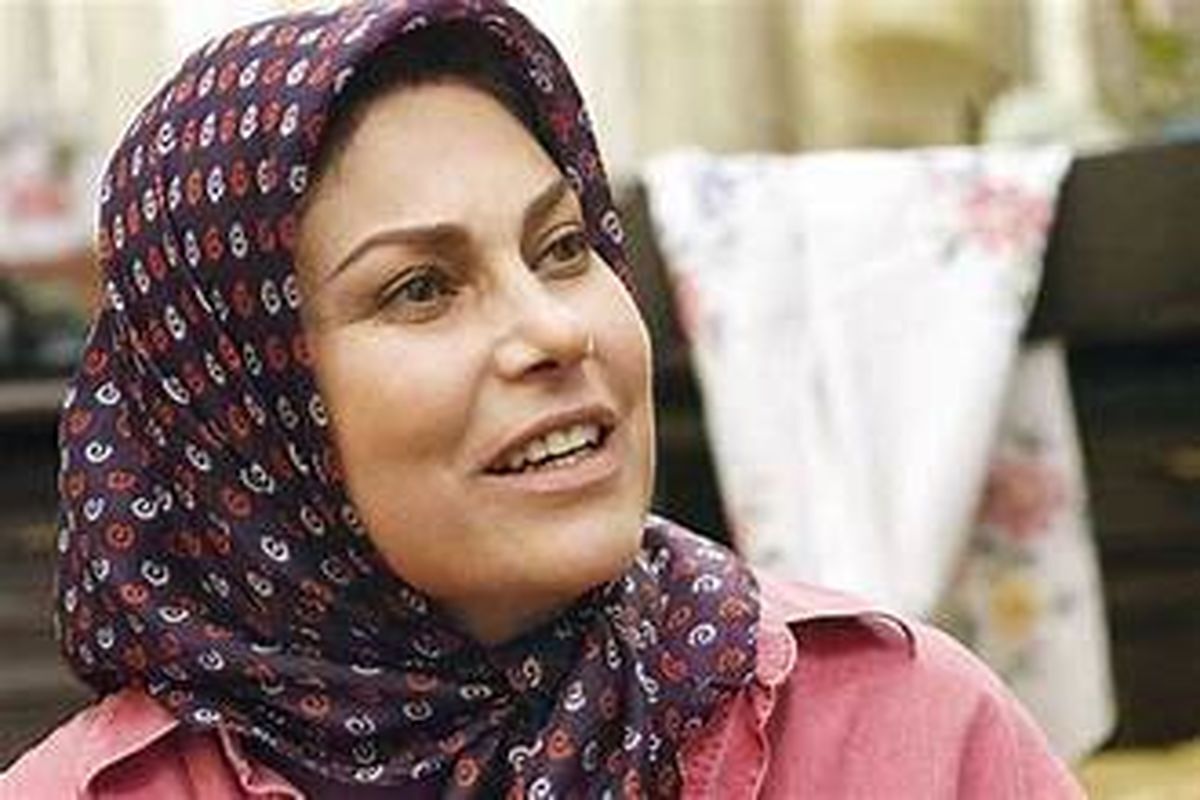 «مهرانه مهین ترابی» در کنار «ایرج قادری» در پشت‌صحنه یک فیلم/ ببینید