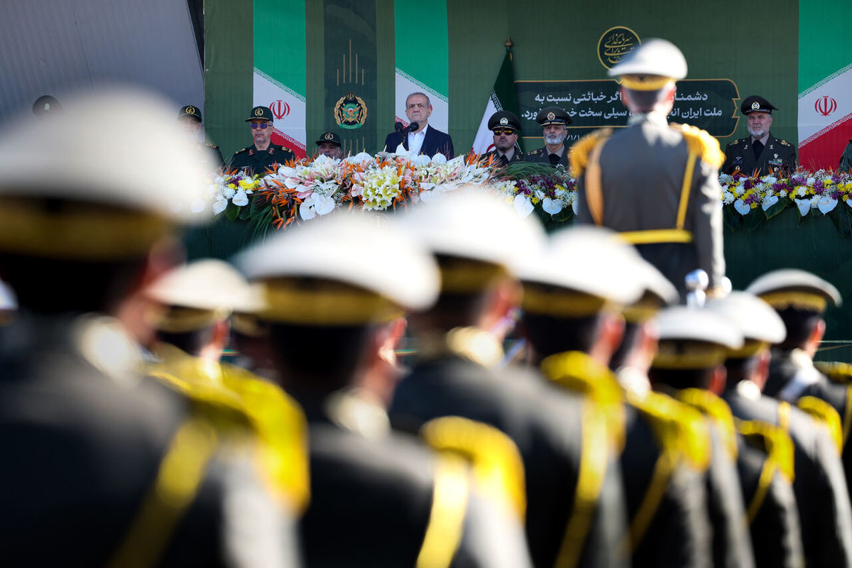 پزشکیان: ارتش دژ مستحکم حکومت و ملت ایران است