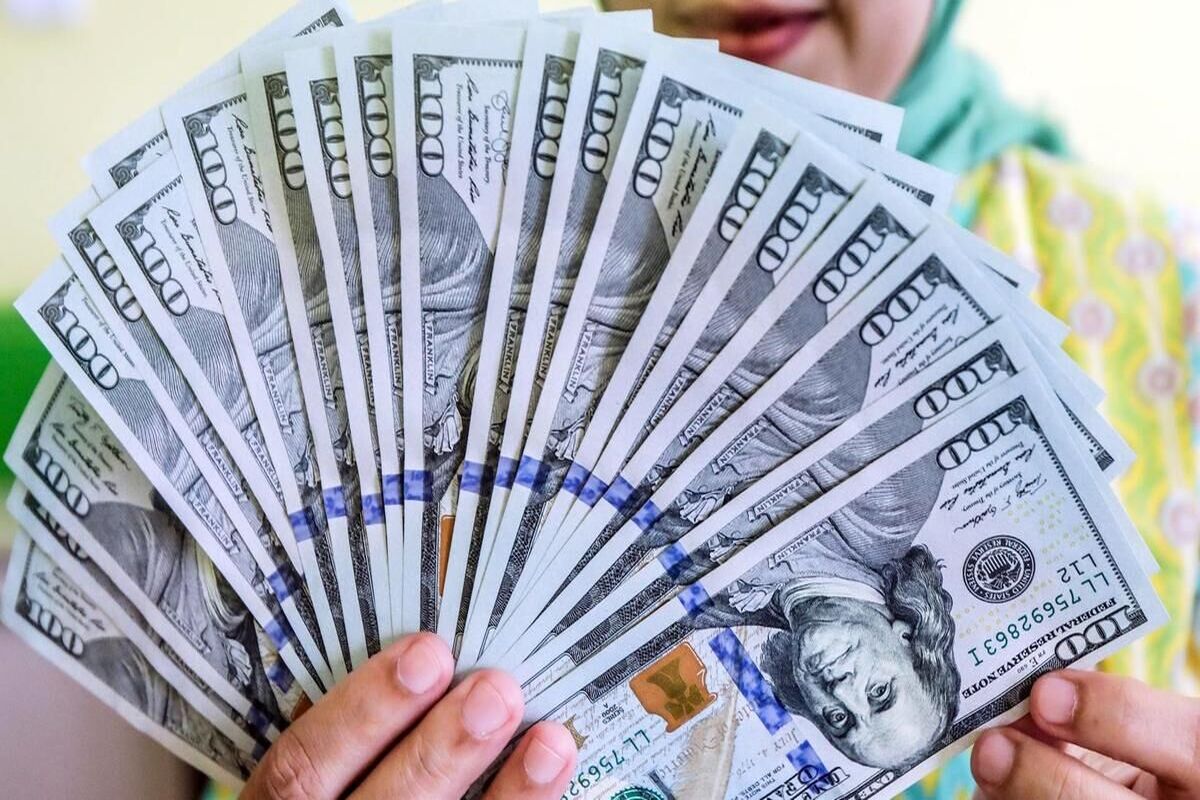 دلار در معاملات امروز چقدر قیمت خورد؟/ جدیدترین قیمت‌ ارز ۲۸ دی ماه ۱۴۰۰