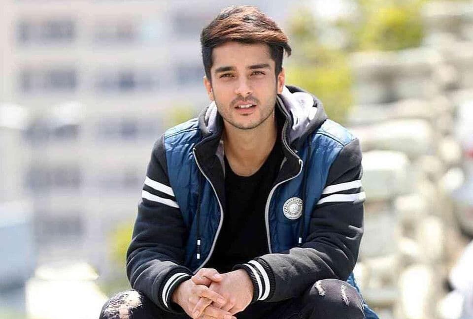 ساعد سهیلی با یک تیپ متفاوت ظاهر شد