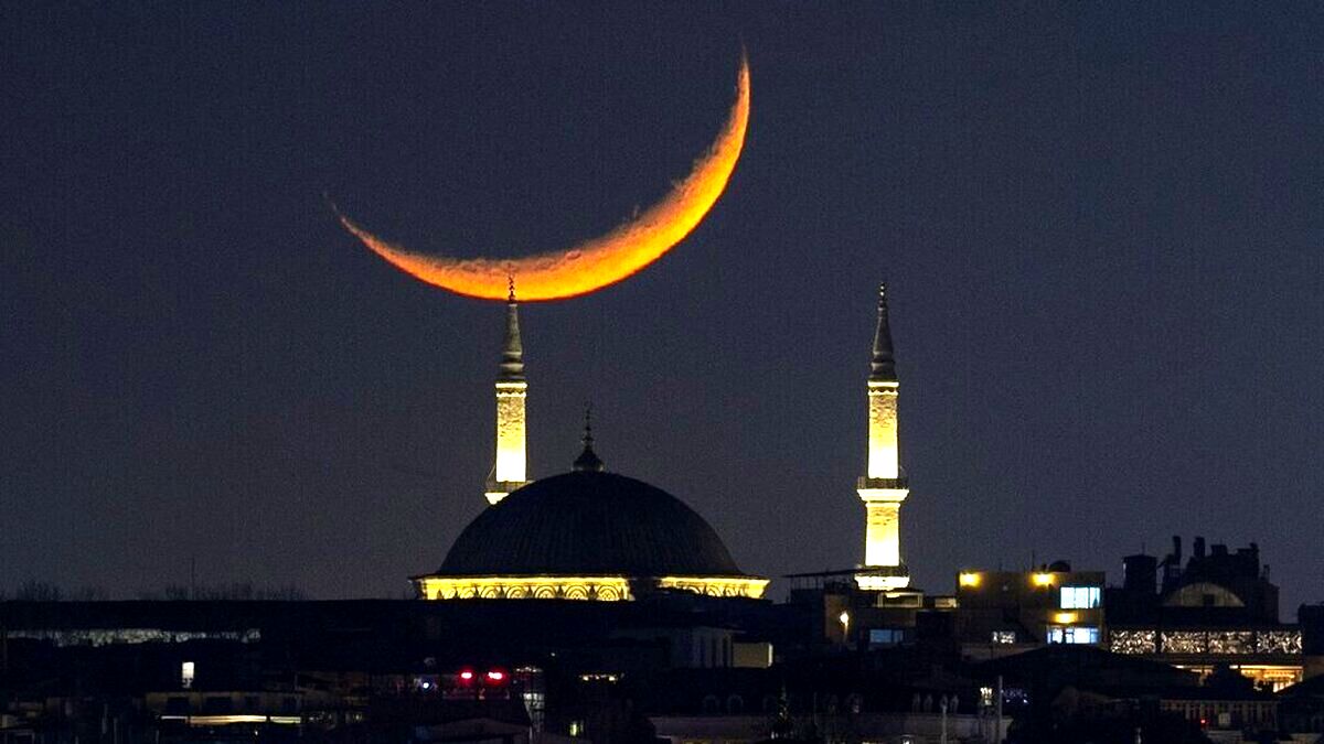 با رویت هلال ماه ، رمضان 29 روزه شد /همزمان شدن عید فطر در کشورهای اسلامی