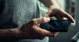 وقتی شوهرم به حمام رفت، پیامک آمد «عزیزم خیلی خوش گذشت»