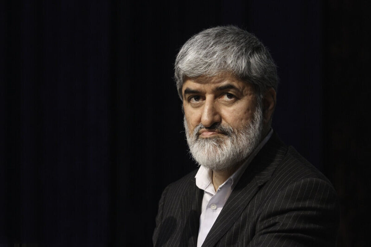 انتقاد علی مطهری از یک دقیقه سکوت برای متروپل
