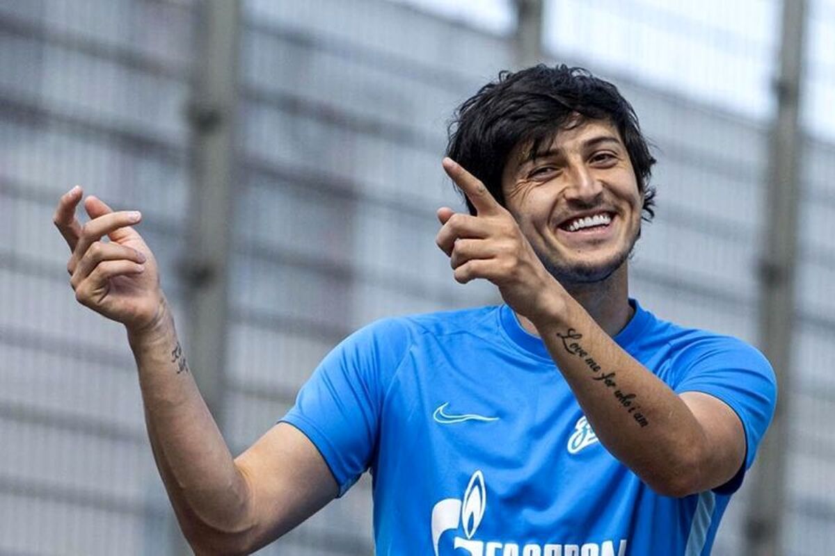 رونمایی سردار آزمون از سگ وحشتناکش در هواپیما+ عکس