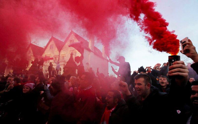 جنگ لیورپولی‌ها مقابل هتل رئال + فیلم


