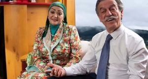حضور نیکا و مادرشوهرش با استایل‌های خاص در پشت صحنه سریال پایتخت ۷ /عکس