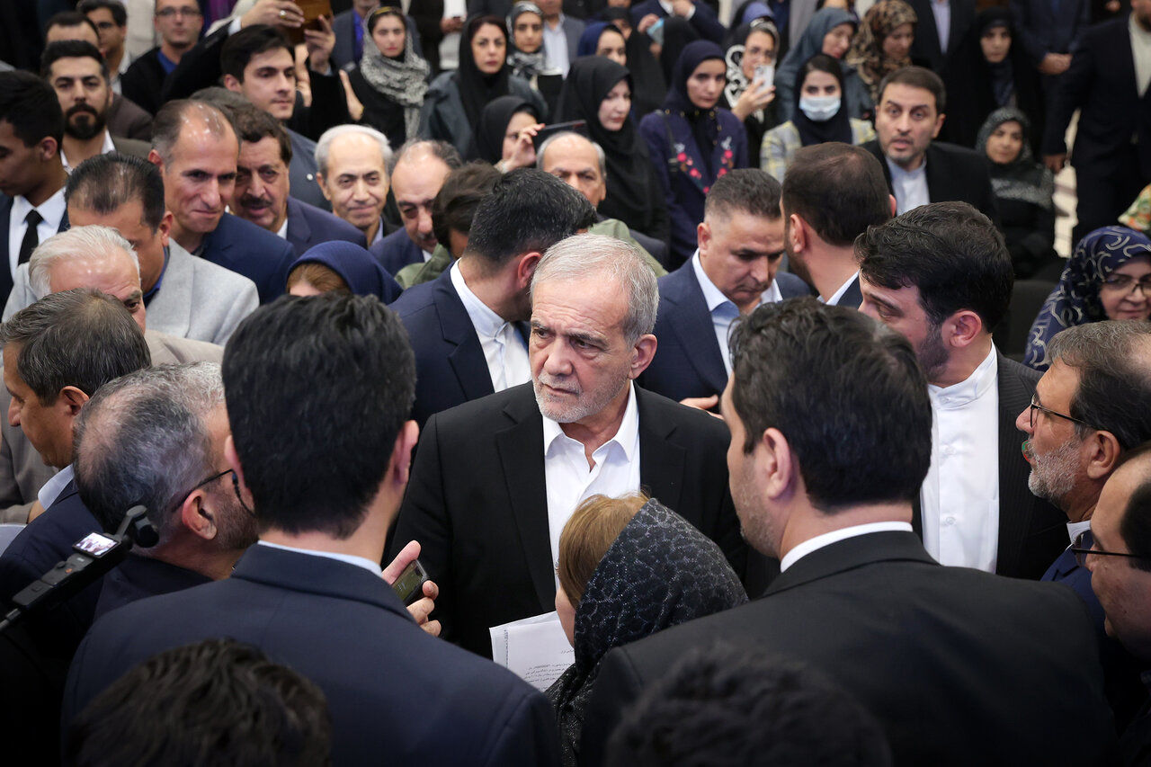 عکسی جالب دختر مسعود پزشکیان در خارج از کشور