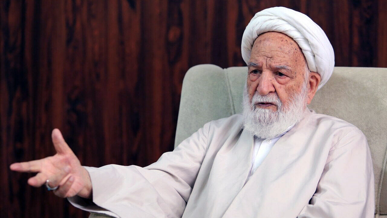 آقای جنتی پیر شده وباید در خانه بنشیند/ مسئولان کمتر خودشان را برای ریاست و پول جمع کردن ببینند