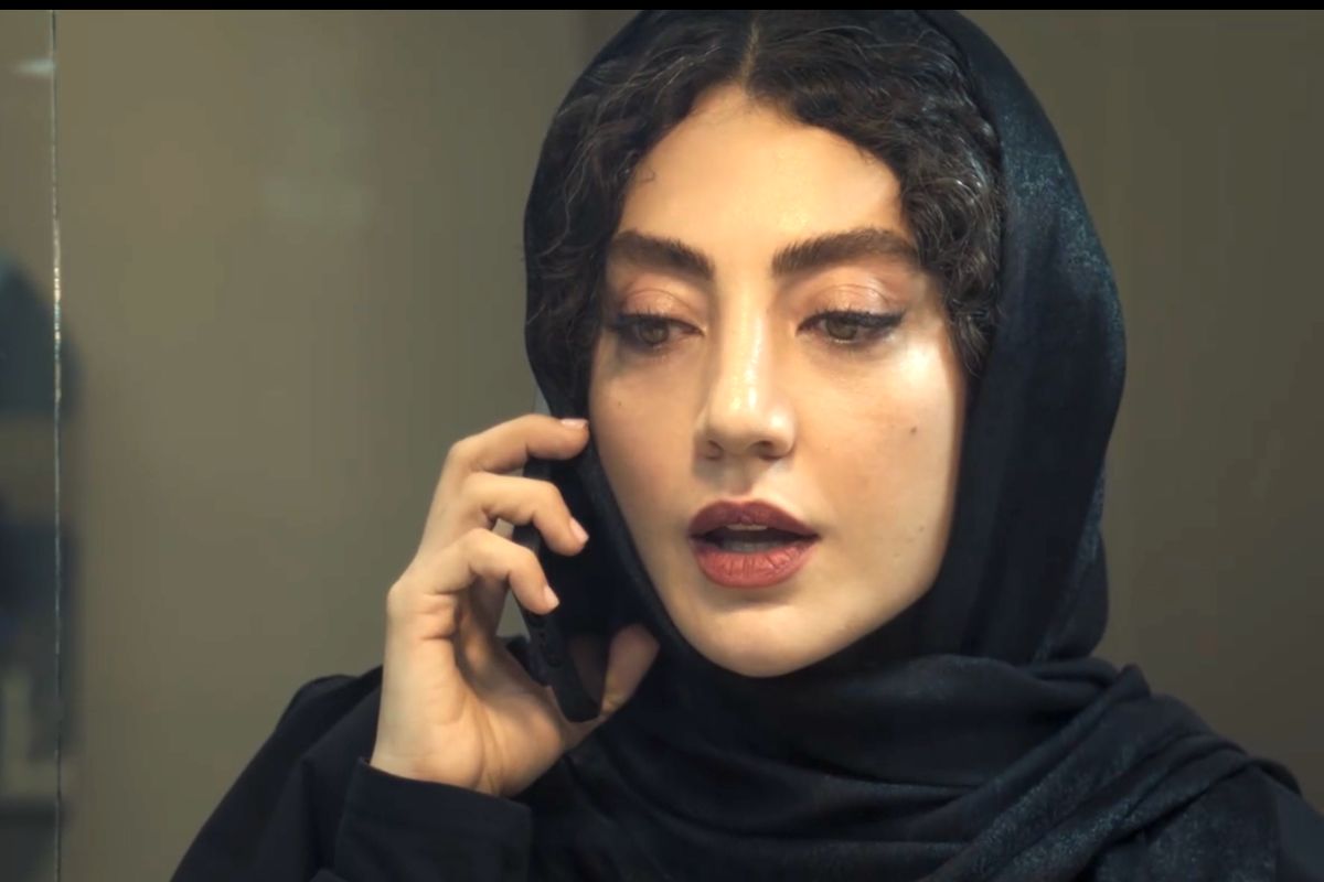 هلن نقیلو بازیگر «گردن زنی» در حال آرایش/ عکس